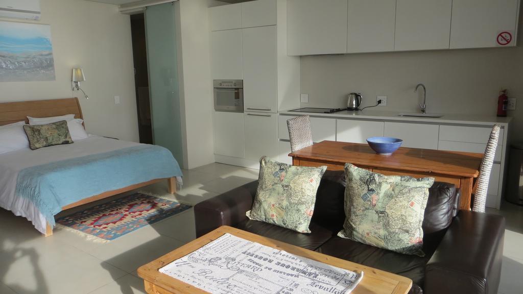 Camps Bay Studio Guesthouse - Studio ケープタウン エクステリア 写真