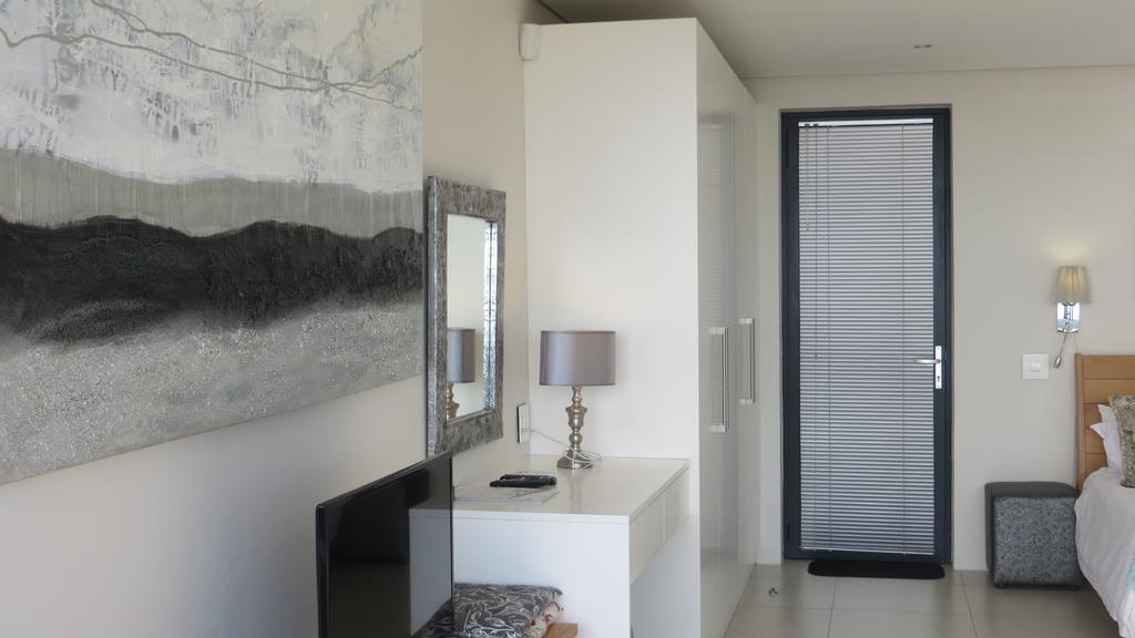 Camps Bay Studio Guesthouse - Studio ケープタウン エクステリア 写真